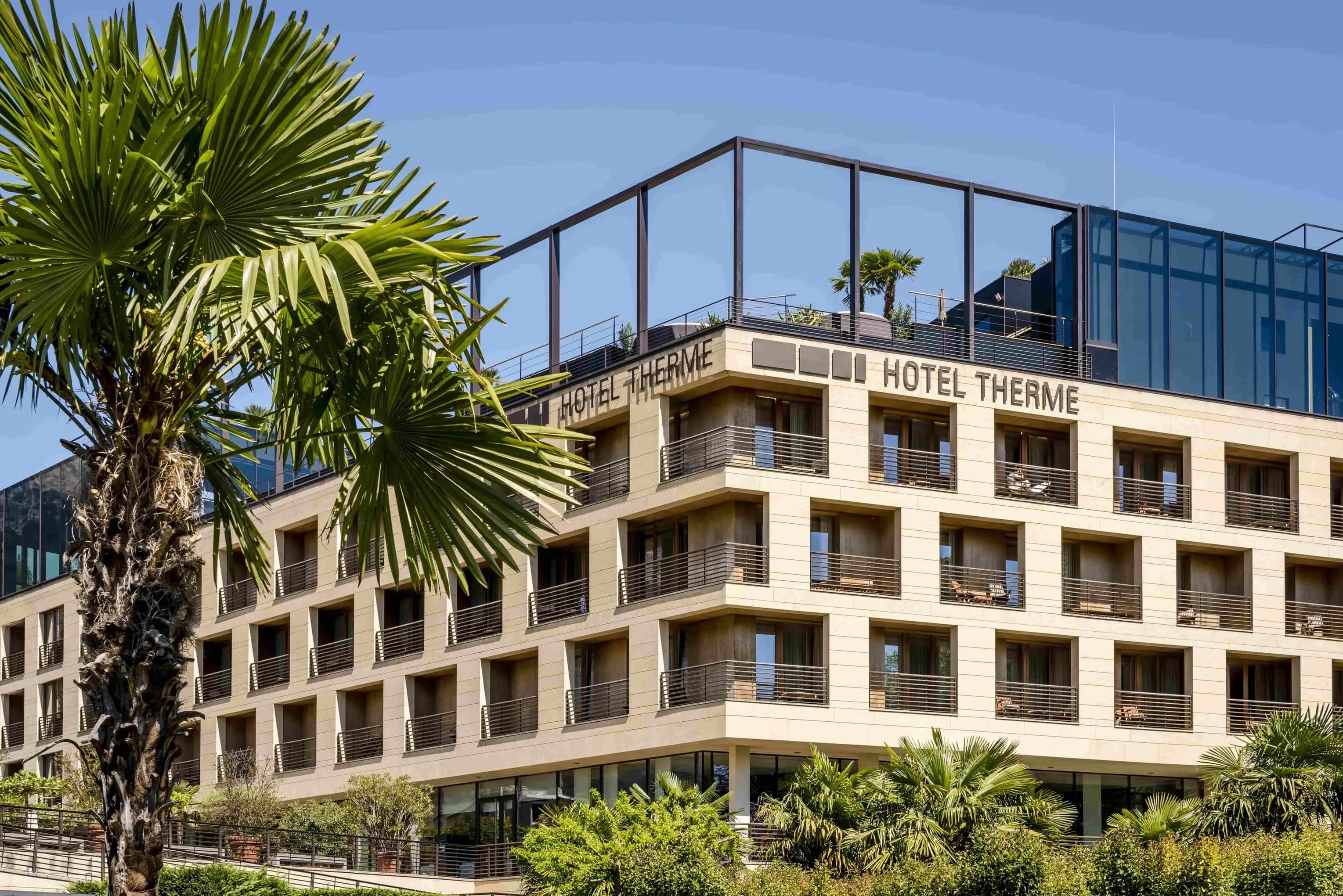 <p><strong>Hotel Therme Meran, eine Wohlfühloase in Mitten von Meran.</strong></p><p><br></p><p>Realisierte Arbeiten:</p><ul><li>Ausführung der gesamten Elektroanlage der SKY-SPA sowie der Garden SPA</li><li>Umbau der gesamten Beleuchtungssteuerung im Hotel auf KNX</li><li>Anpassungsarbeiten an der Mittelspannung sowie am Hauptverteiler</li></ul>