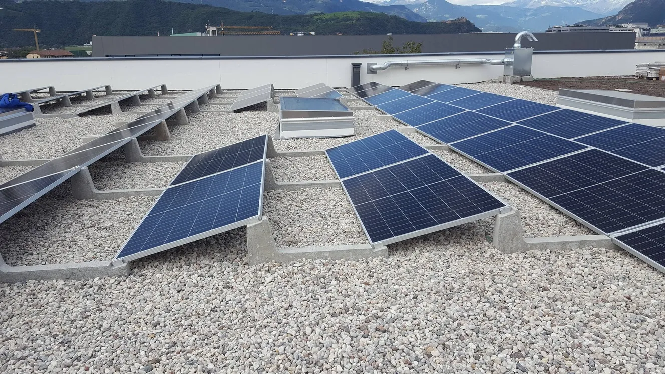 <ul><li>netzwerkfähige Videosprechanlage</li><li>Zutrittskontrollsystem</li><li>Alarmanlage</li><li>Brandmeldeanlage</li><li>Photovoltaikanlage</li></ul>