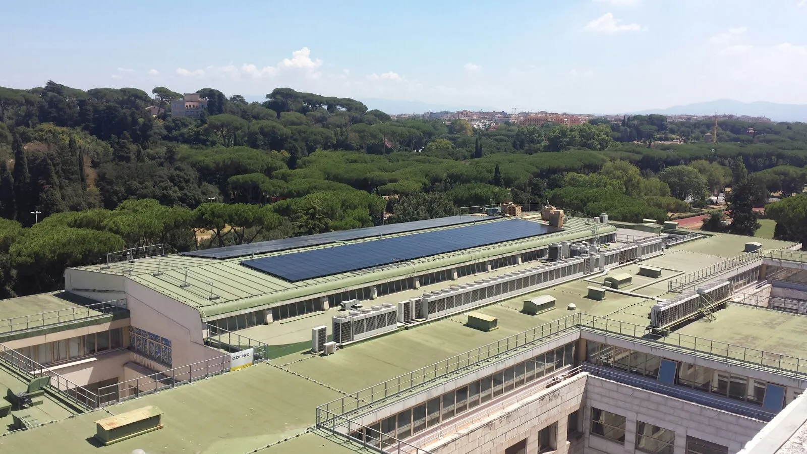 <ul><li>Photovoltaik Installation</li><li>Leistung: 81,12 kWp</li></ul>
